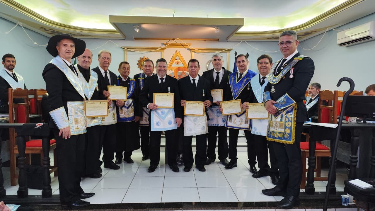 Loja Maçônica Estrela do Renascer realiza cerimônia de entrega de honrarias com presença do Grão-Mestre Estadual Adjunto